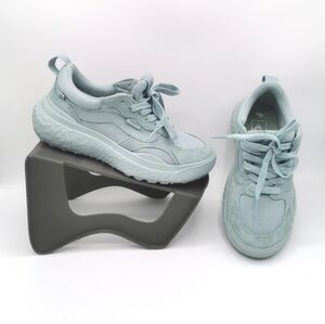 WOMENS SIZE 7 US - VANS MTE UltraRange Neo VR3 Running Shoes EUC B60